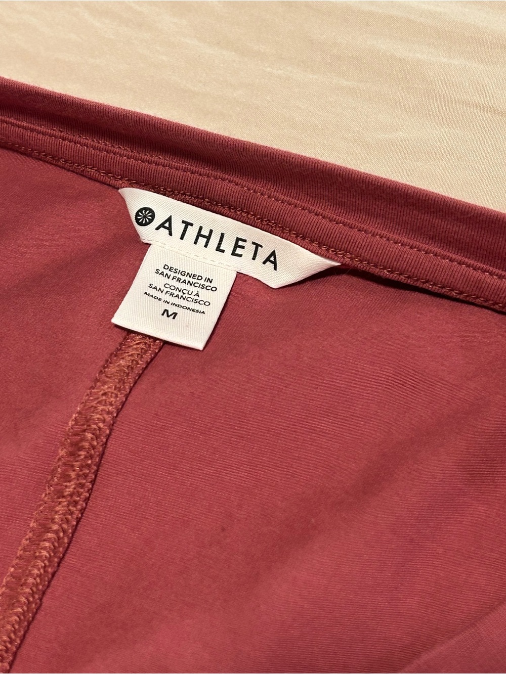 Athleta Effortless Tee Drews in Berry Size Medium Athleisure Sporty Casual - Picture 3 of 9